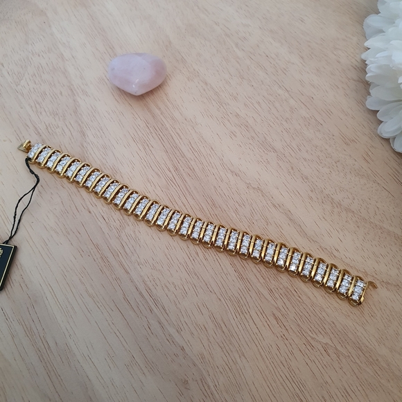 "Interlude" Gold Fifth Avenue Collection Bracelet - Picture 6 of 10